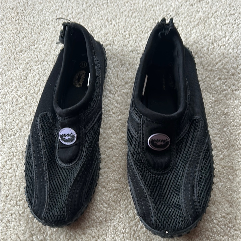 Hawaiian Black Mesh Slip-On Shoes